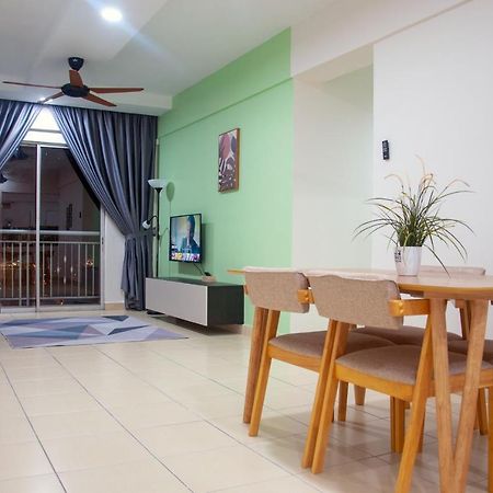 Five H Family Service Apartment Seri Kembangan Zewnętrze zdjęcie