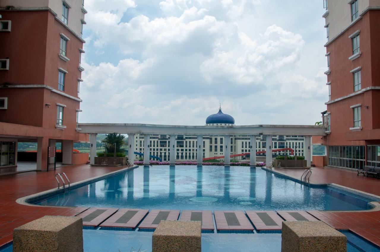 Five H Family Service Apartment Seri Kembangan Zewnętrze zdjęcie